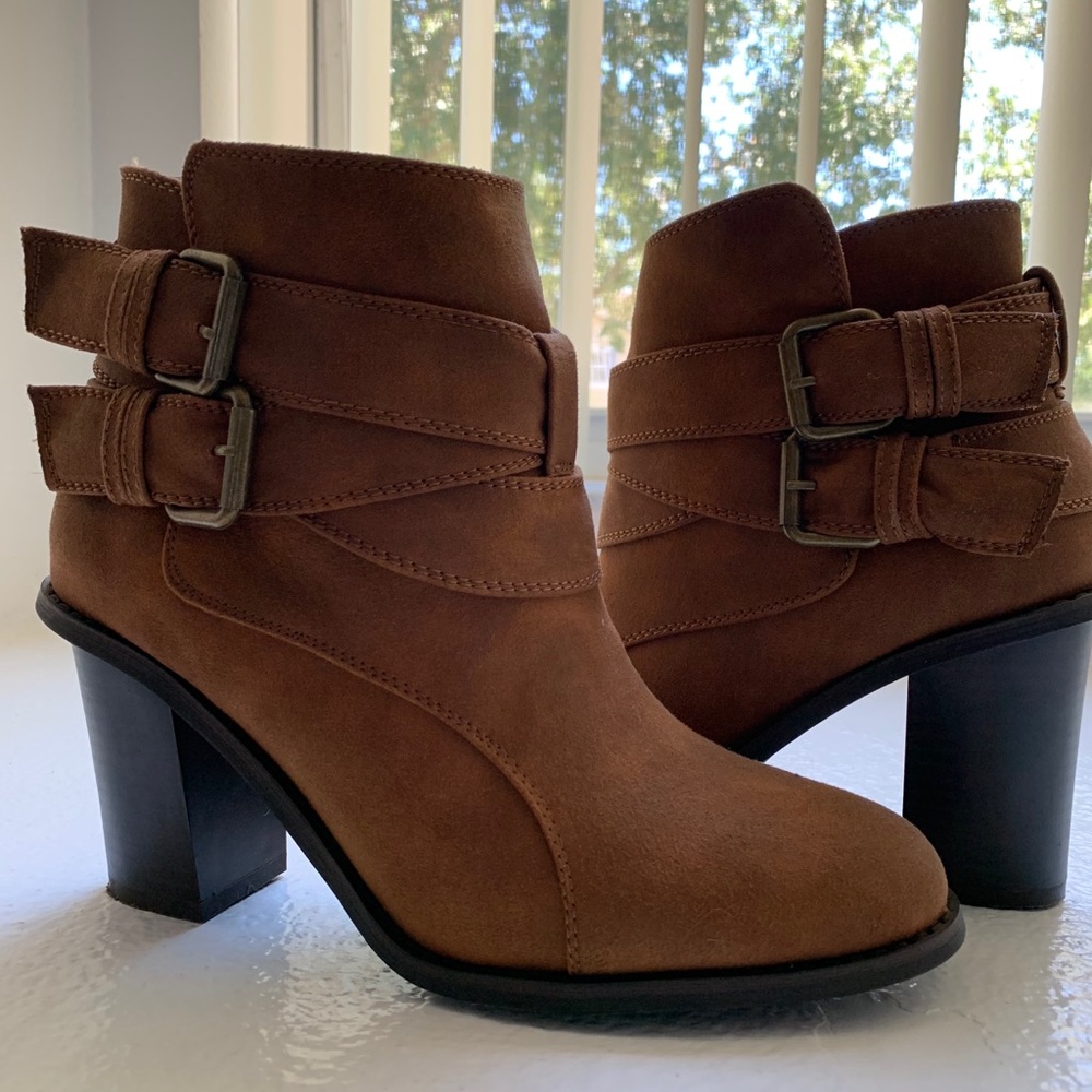 Camel boots